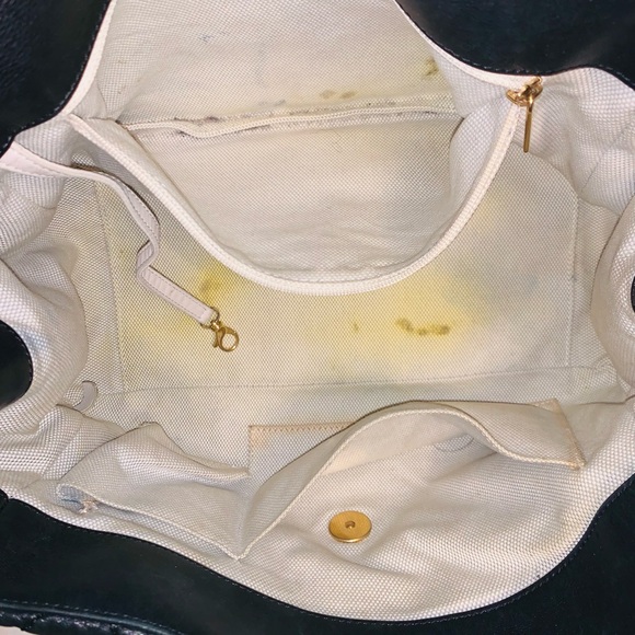 Chanel Black Quilted Leather Shoulder Bag - Picture 7 of 16